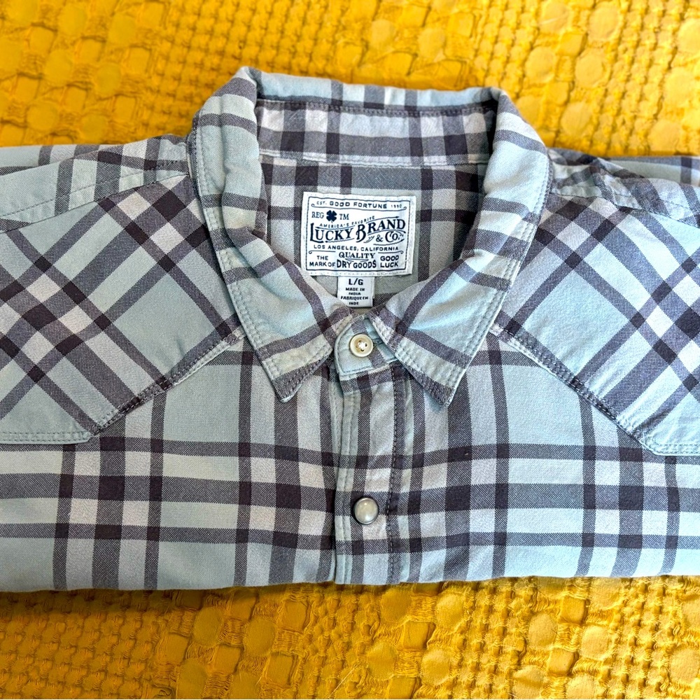 Lucky brand men’s long sleeve button up shirt. Snap buttons. Like new condition